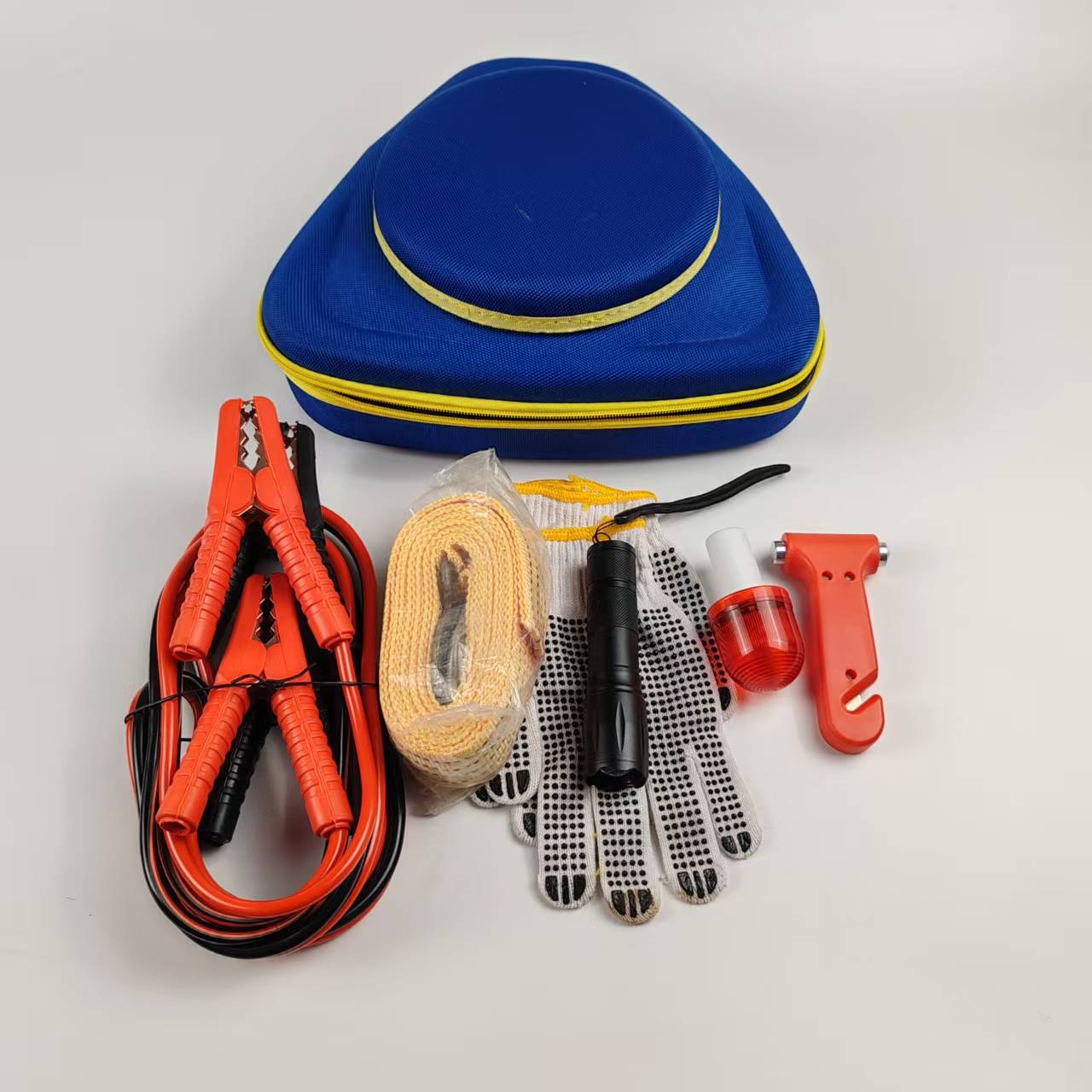 Co to jest zestaw pierwszej pomocy w przypadku stożka drogowego