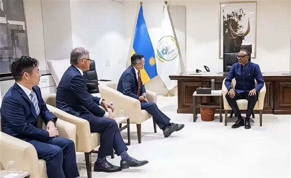 Jack Ma pojawia się w Afryce, prowadzi rozmowy z prezydentem Rwandy